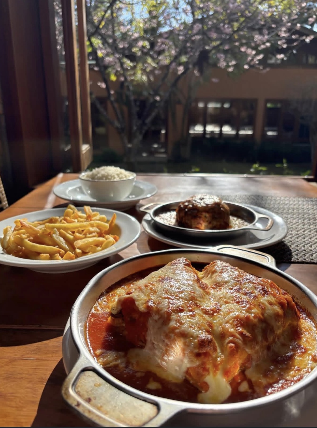 Lasanha gratinada do La Bastos